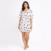 Women's pajama set with a cute cat and heart pattern on a white background, featuring various colored cats holding red hearts, perfect for pet lovers and cozy sleepwear.