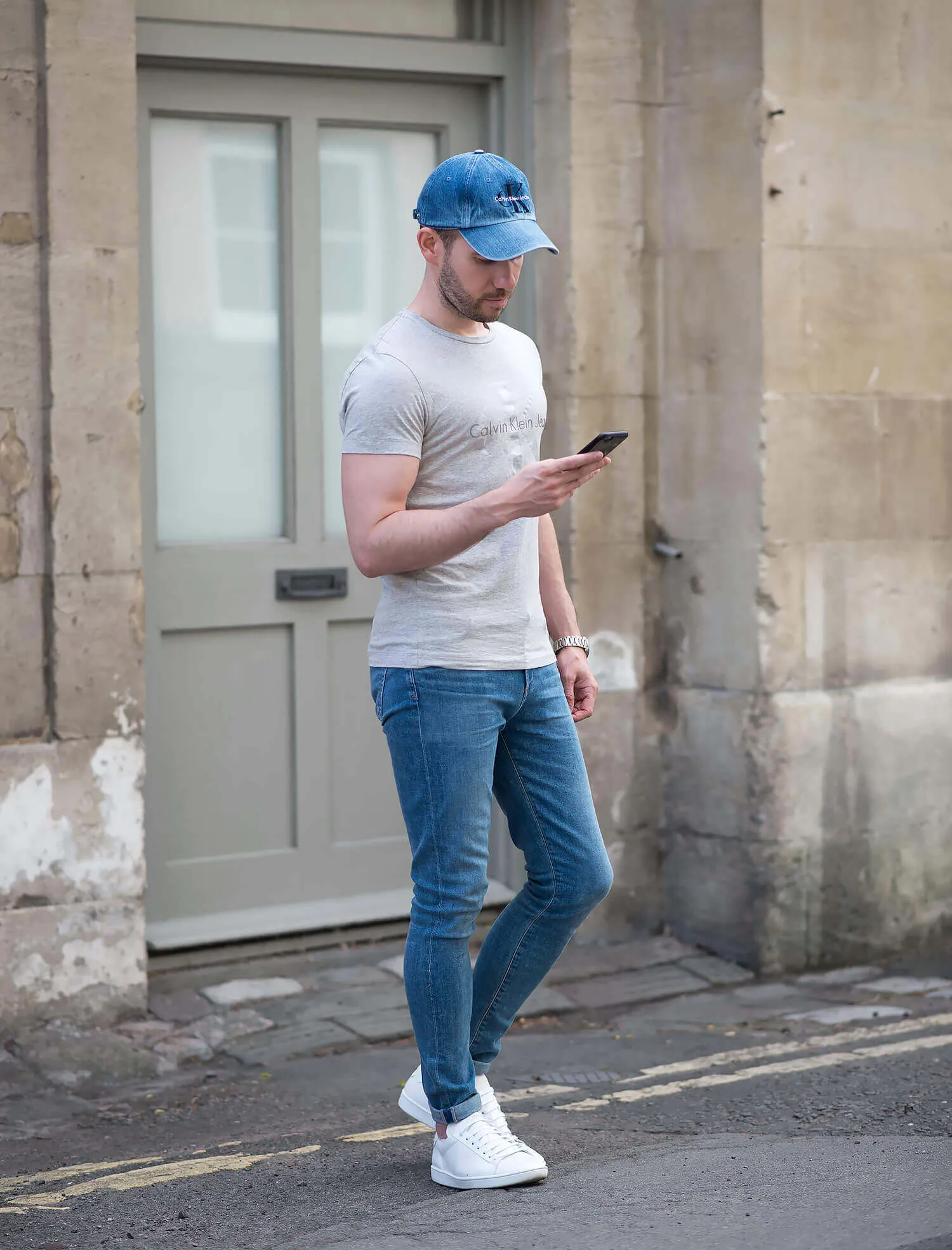 Pairing jeans with a T shirt and trucker hat