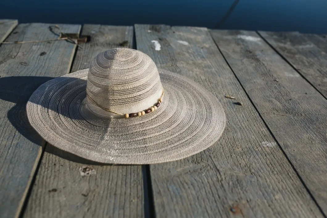 Wide brimmed hat