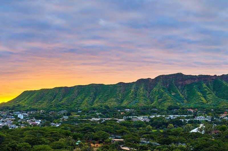 Diamond Head might be one of Oʻahu’s most famous hikes, but few visitors take on this iconic trail at sunrise